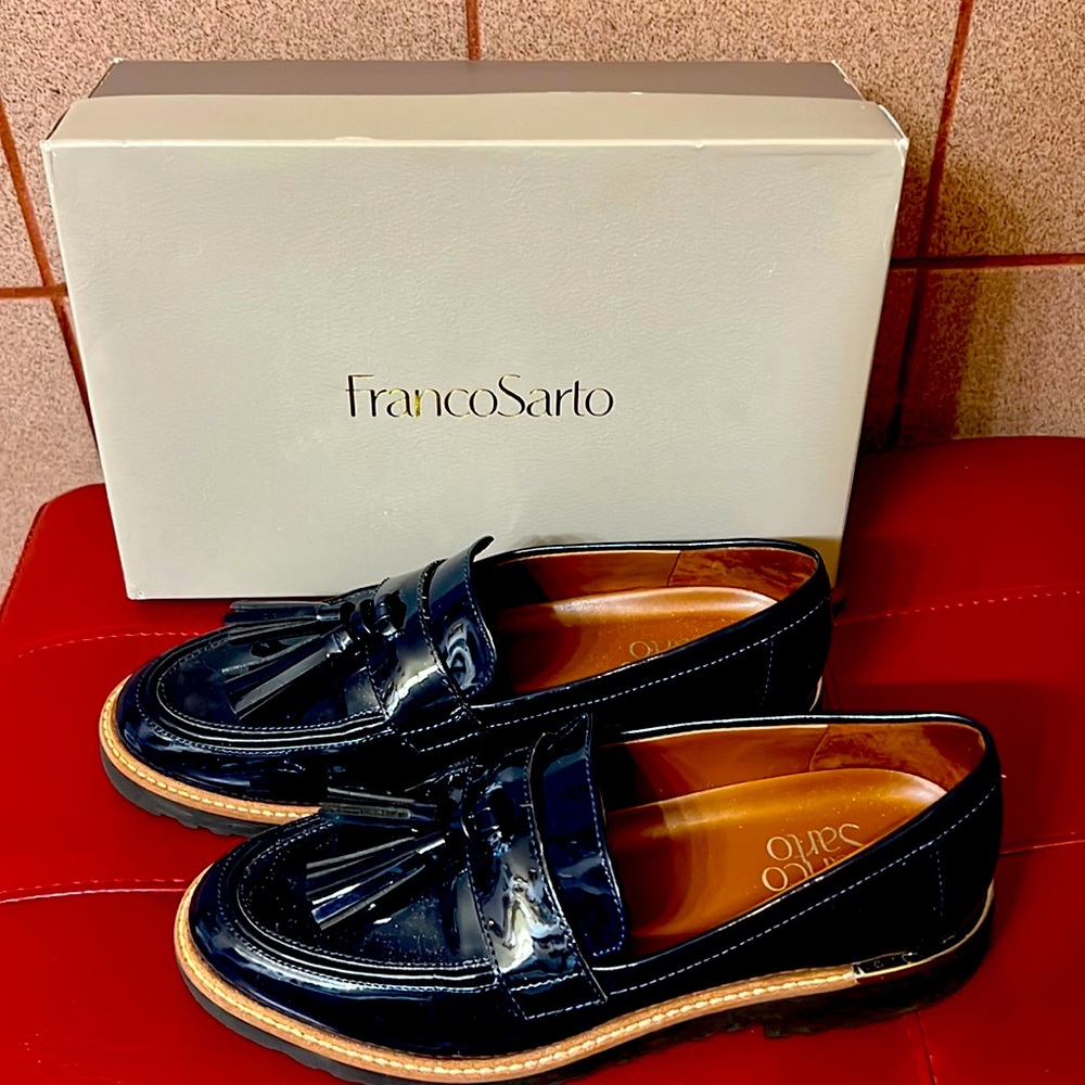Franco Sarto Women's Carolynn Lug Sole Loafer in Navy size 7M NWOT in box
